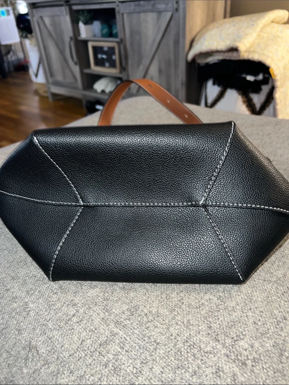 Maison de Beaute Marseille Cholet Classic Black and Tan Women’s Shoulder Tote